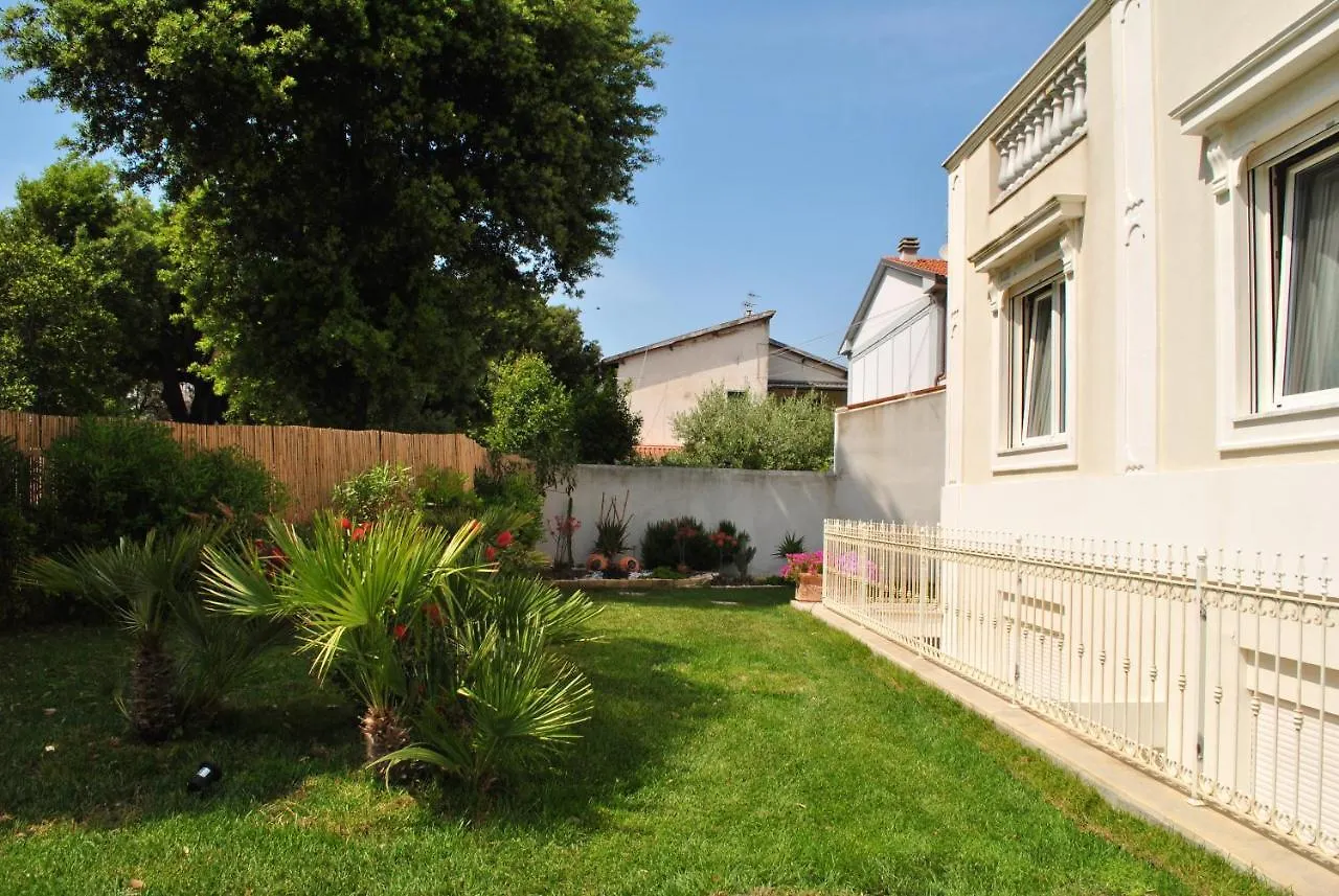 Apartment Villa Bianca A Few Steps By The Sea With Exclusive Garden & Jacuzzi Livorno