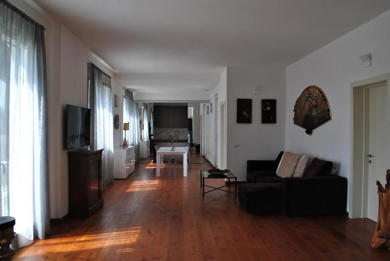 Villa Bianca A Few Steps By The Sea With Exclusive Garden & Jacuzzi Livorno Apartment