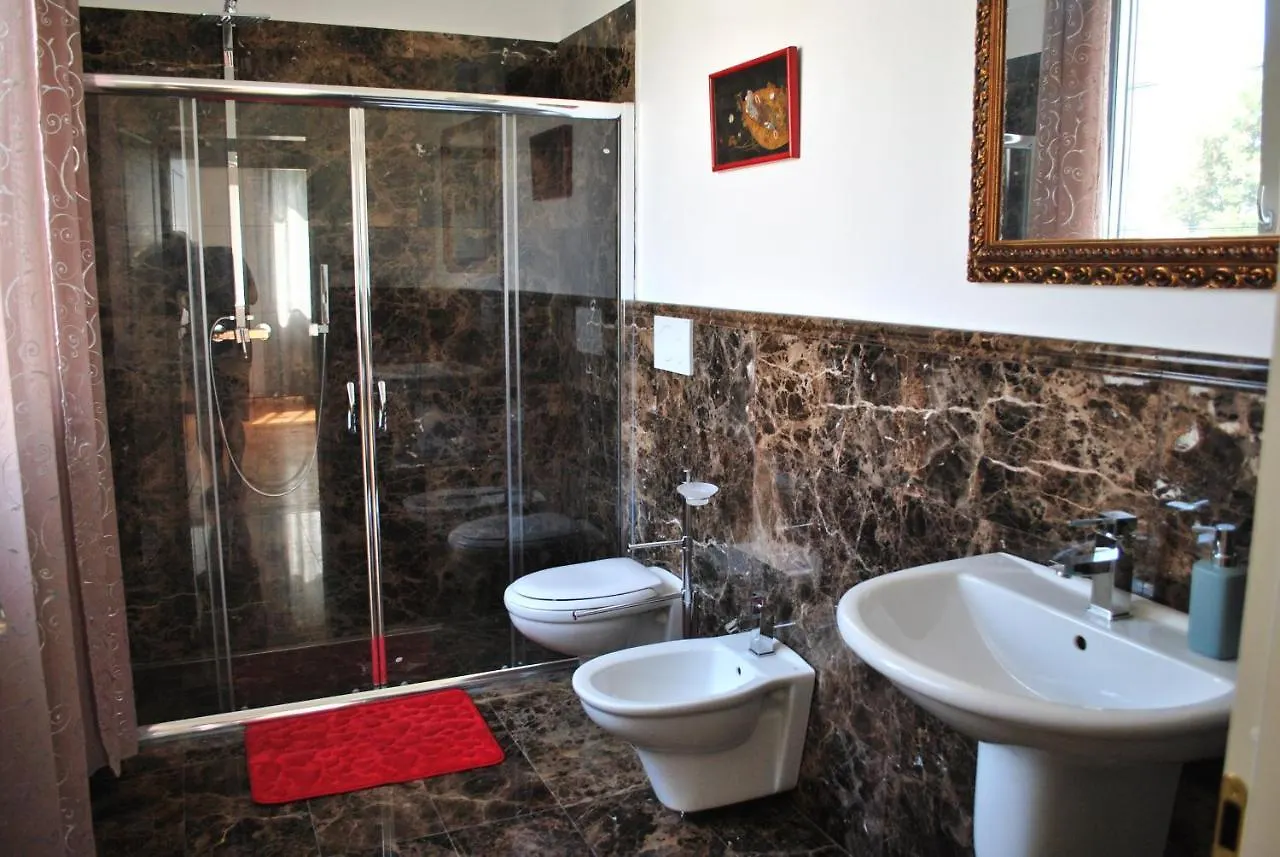 Villa Bianca A Few Steps By The Sea With Exclusive Garden & Jacuzzi Livorno