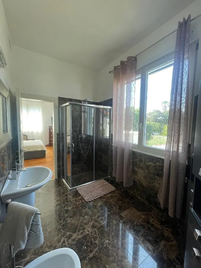 Apartment Villa Bianca A Few Steps By The Sea With Exclusive Garden & Jacuzzi Livorno