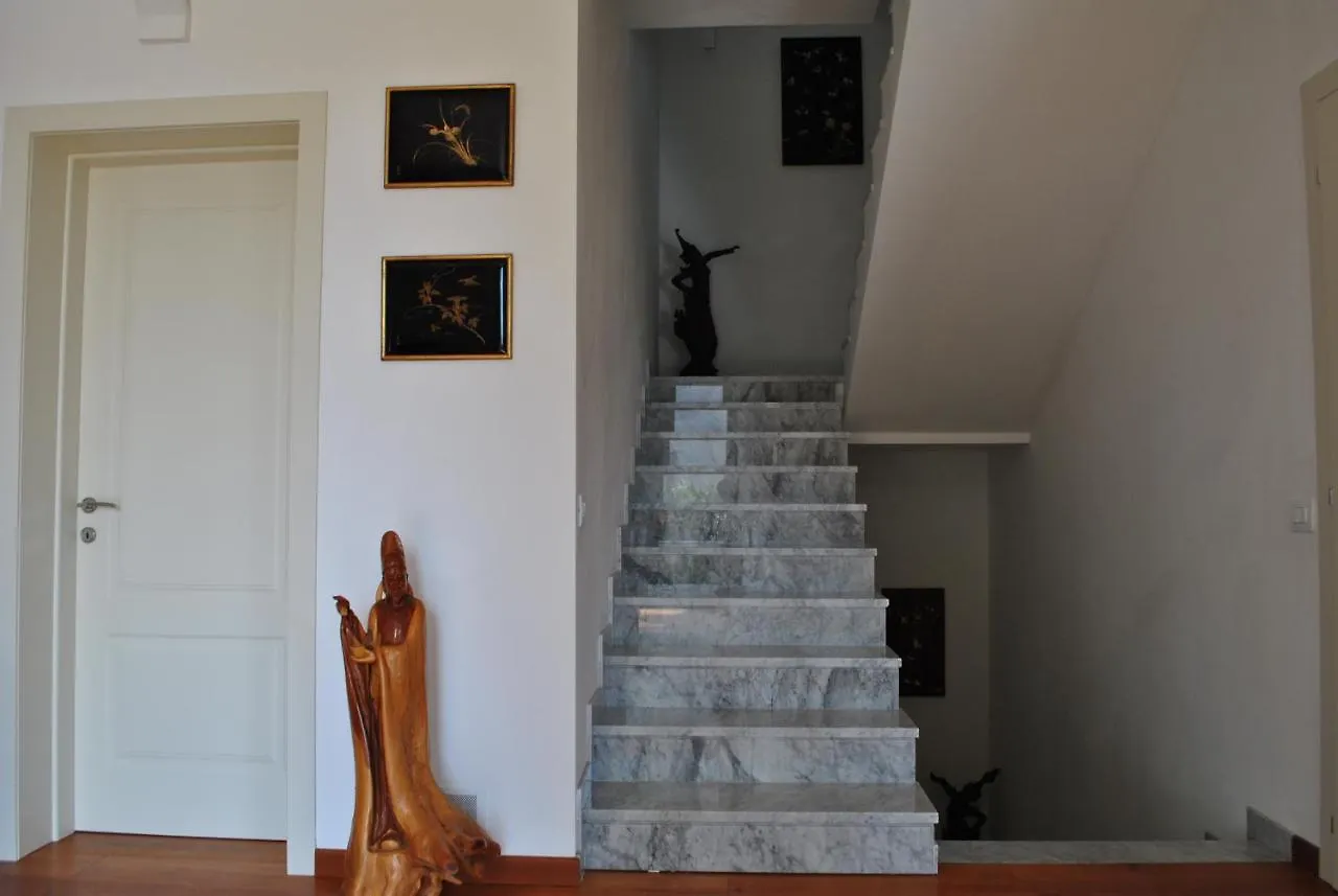 Apartment Villa Bianca A Few Steps By The Sea With Exclusive Garden & Jacuzzi Livorno