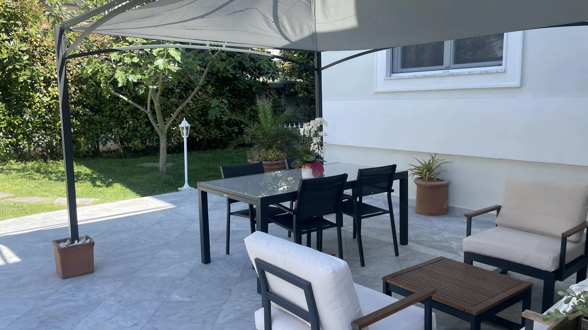 Apartment Villa Bianca A Few Steps By The Sea With Exclusive Garden & Jacuzzi Livorno