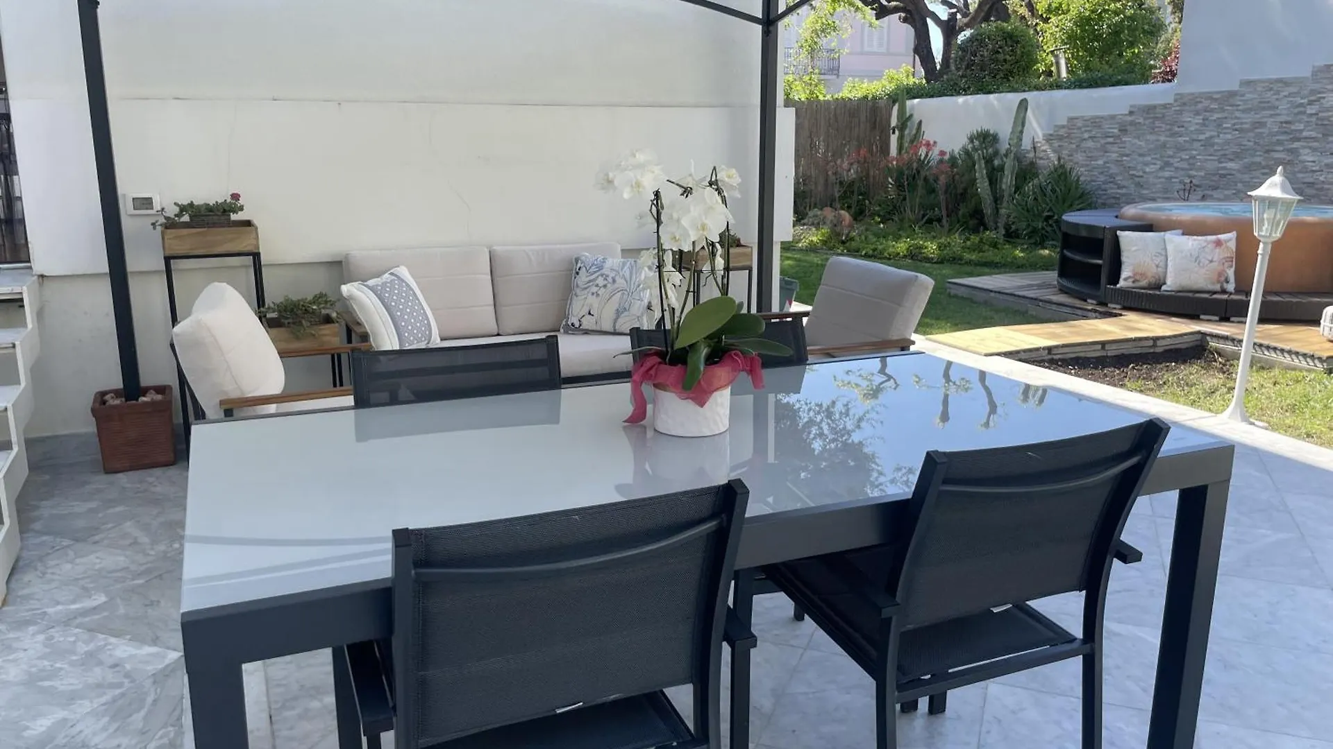 Villa Bianca A Few Steps By The Sea With Exclusive Garden & Jacuzzi Livorno 0*,  Italy