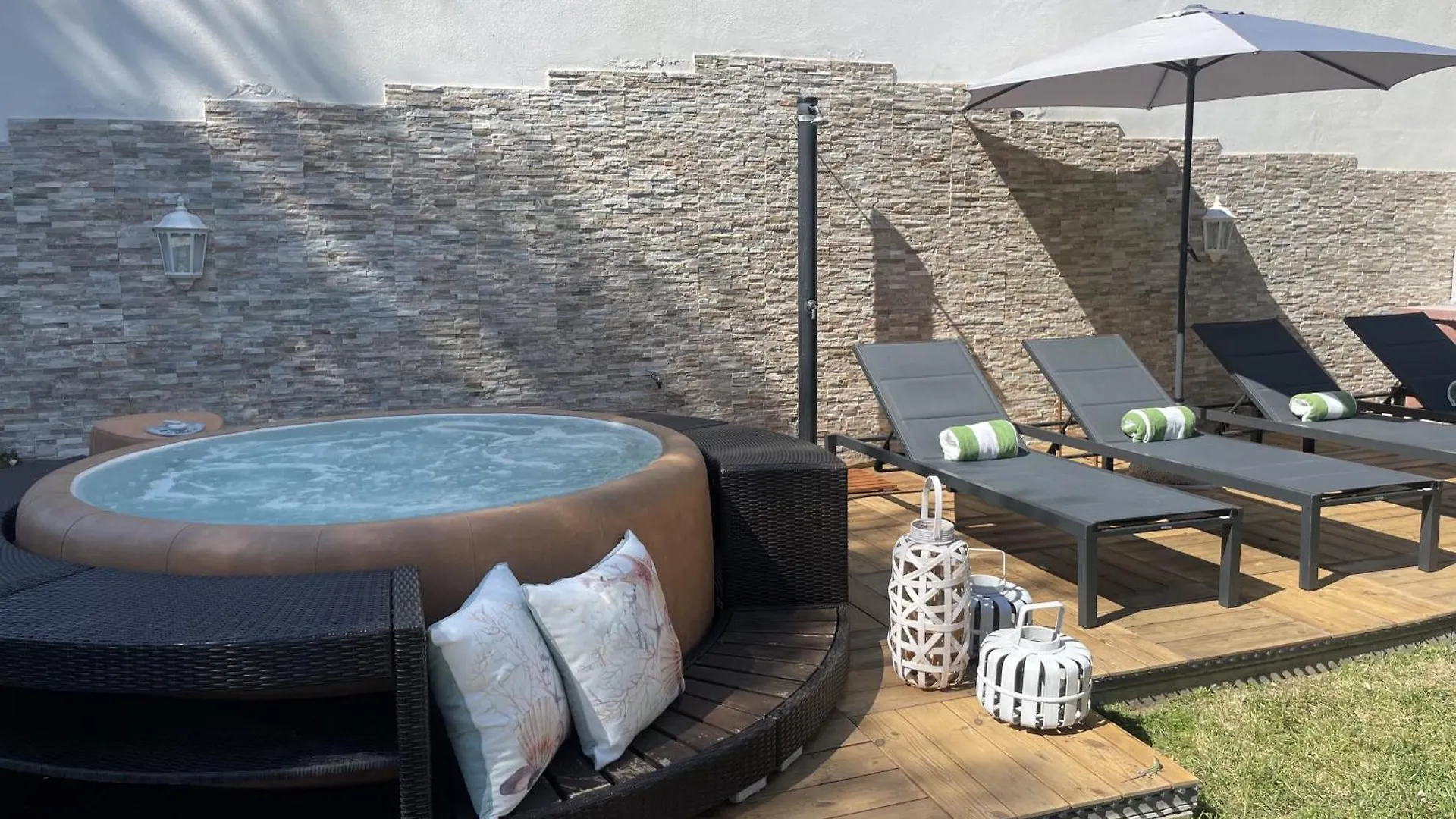 Villa Bianca A Few Steps By The Sea With Exclusive Garden & Jacuzzi Livorno Italy